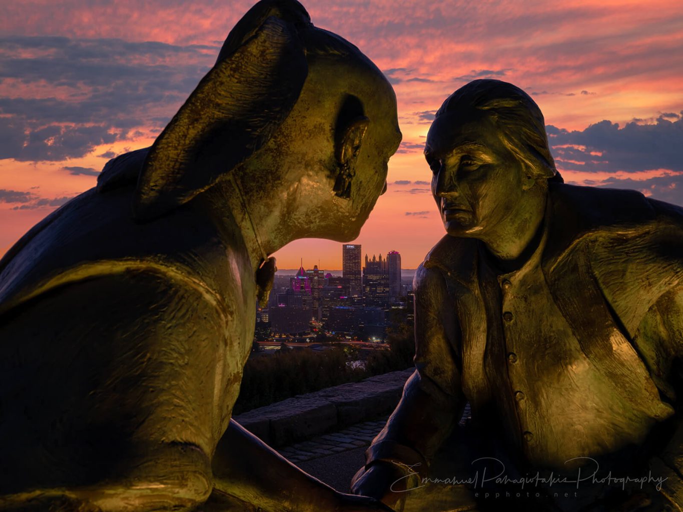 Point of View monument, Pittsburgh, PA - a statue of two people looking at each other. Pittsburgh Photography Spots